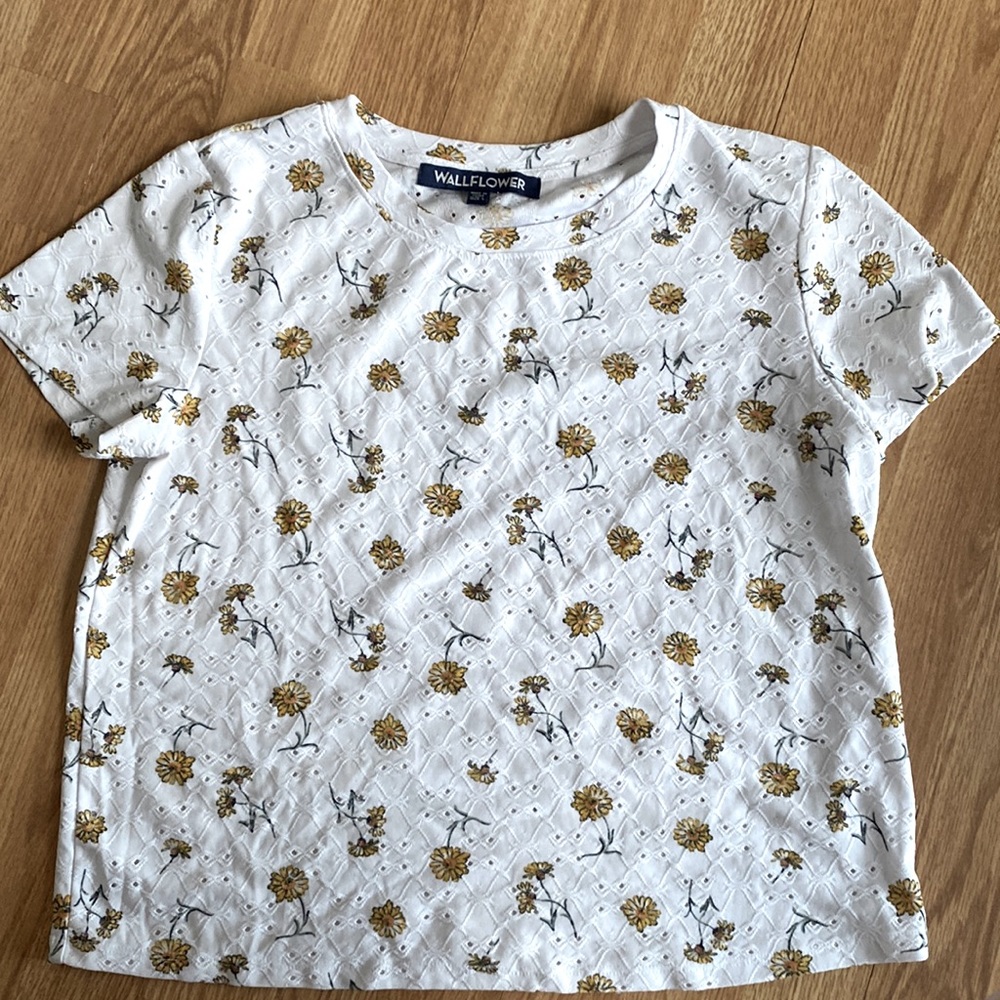 Wallflower, White Top with flowers. Size Large